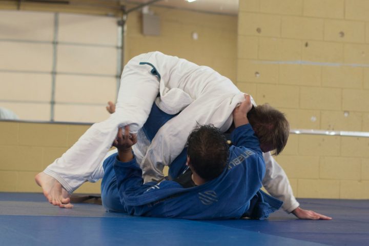 Além do aspecto esportivo, o jiu-jítsu também é amplamente praticado como defesa pessoal, como atividade física e como filosofia de vida. 