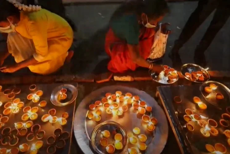No entanto, o evento mais significativo é o Maha Shivaratri, celebrado geralmente entre fevereiro e março, antes da chegada da primavera.