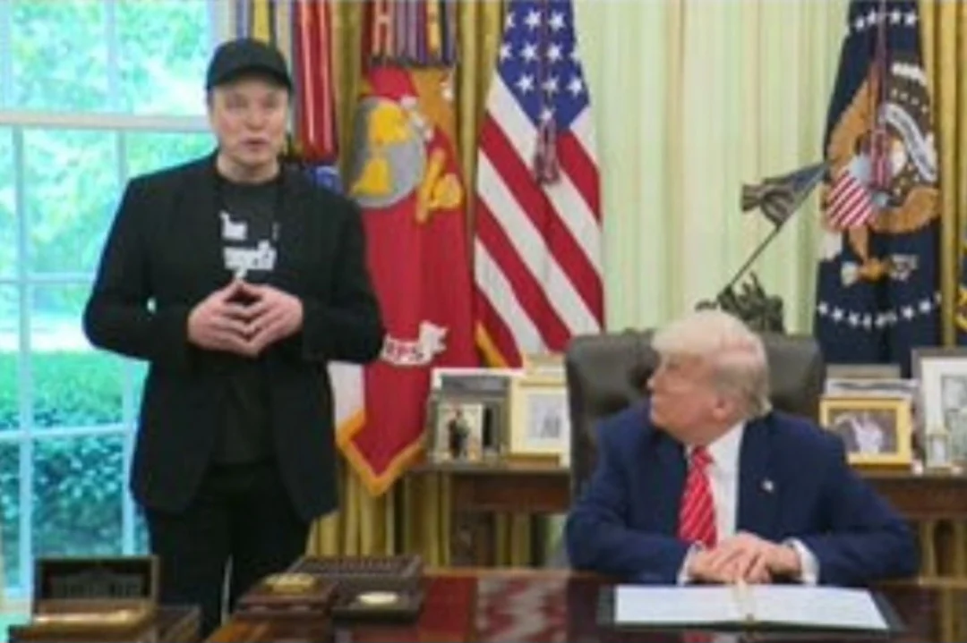 Eu disse: 'Vá em frente, me dê um soco no rosto' E ele deu, disse Musk sobre o menino. 
Ao que Donald Trump disse: Foi X que fez isso? ...X poderia fazer isso. Se você conhecesse X.

