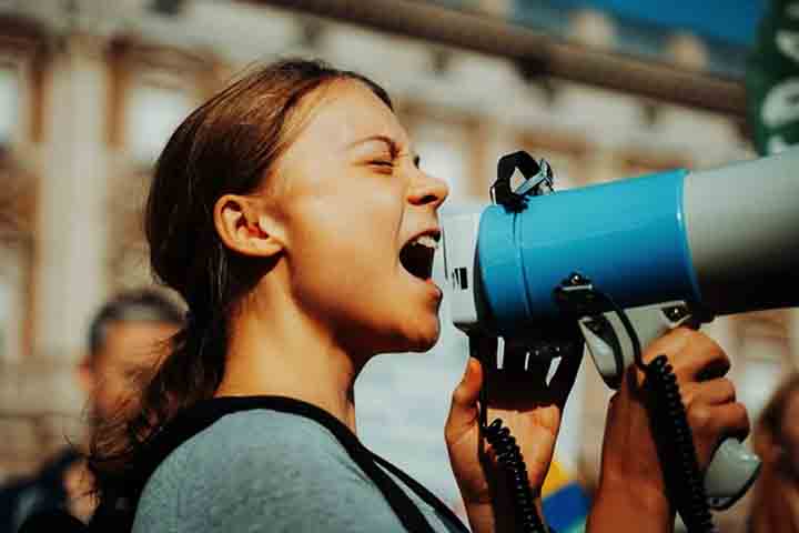 Em abril de 2024, Greta foi detida pela polícia da Holanda durante uma manifestação na cidade de Haia. 

