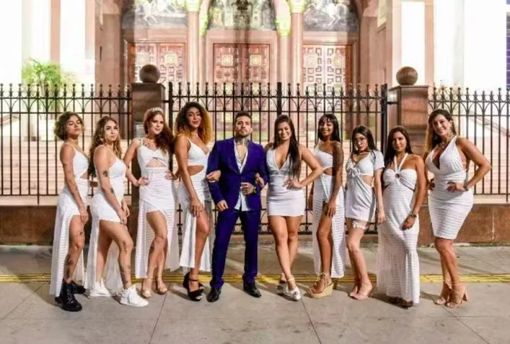 Em 2022, ele gerou polêmica nas redes sociais por ter se casado simbolicamente com nove mulheres.