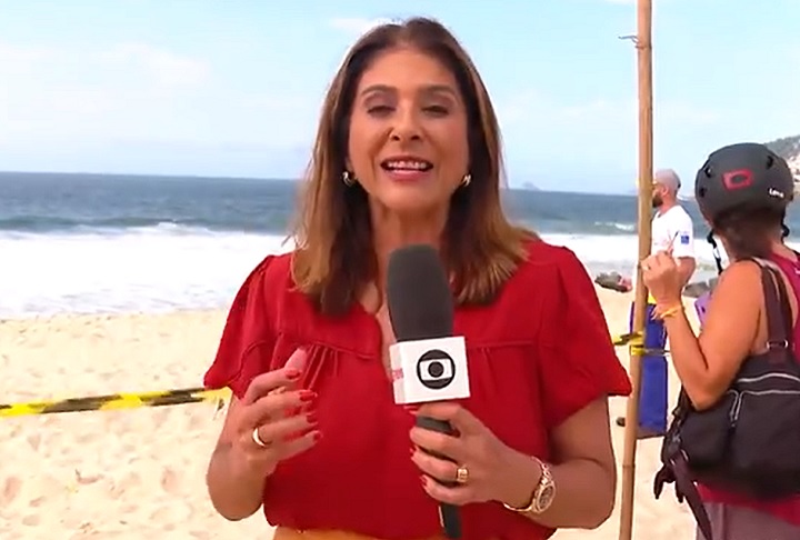 A repórter do Bom Dia Rio Adriana Rezende foi surpreendida ao tentar entrevistar uma mulher ao vivo na Praia de Ipanema em 18/12/2024. O FLIPAR mostrou e republica para quem não viu. 
