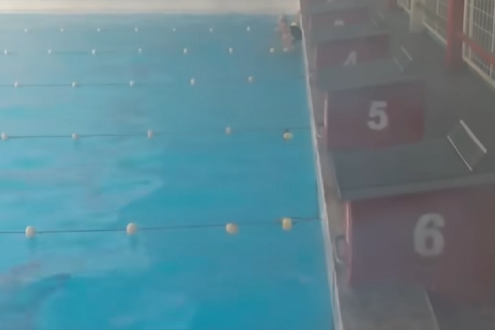 O incidente aconteceu pouco antes das provas começarem, quando os nadadores estavam treinando os saltos de cabeça na piscina