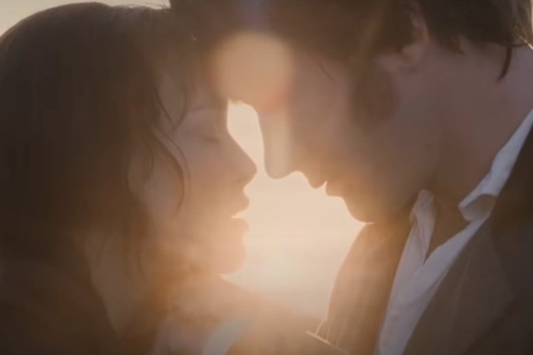 "Orgulho e Preconceito", dirigida por Joe Wright, comemora duas d&eacute;cadas em 2025 e continua a enfeiti&ccedil;ar os espectadores.