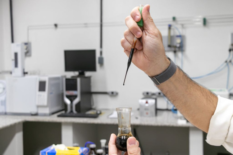 A formulação desenvolvida na UFC promete desempenho superior e menor impacto ambiental