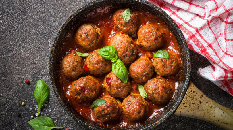 Almôndegas com aveia (Imagem: Foodio | Shutterstock)