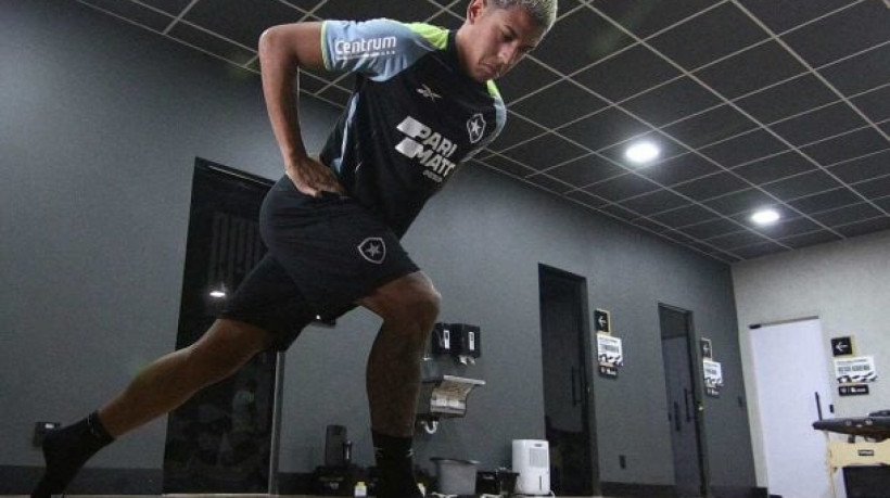 Atacante, que ainda se recupera de uma lesão na coxa esquerda, não participa das primeiras atividades do Alvinegro nos EUA