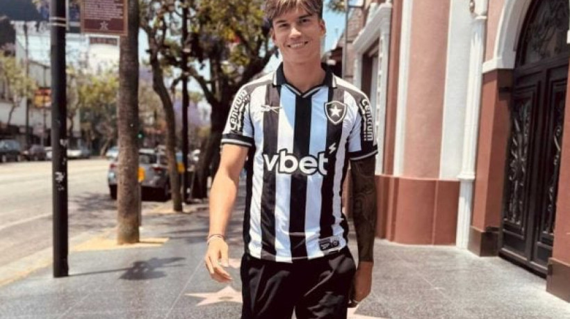 Atacante argentino desembarca em Los Angeles e já está apto para estrear contra o Seattle Sounders