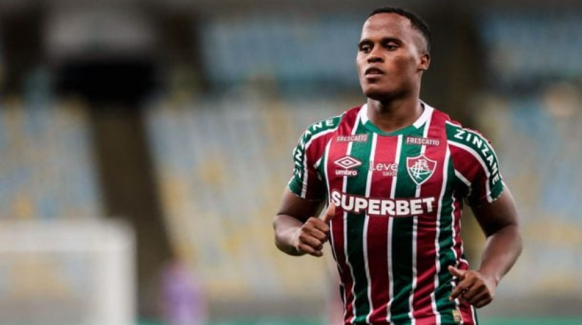 Arias chega de sábado para domingo nos EUA. Ele ganhou uns dias a mais porque não folgou junto com o time por conta da convocação à seleção