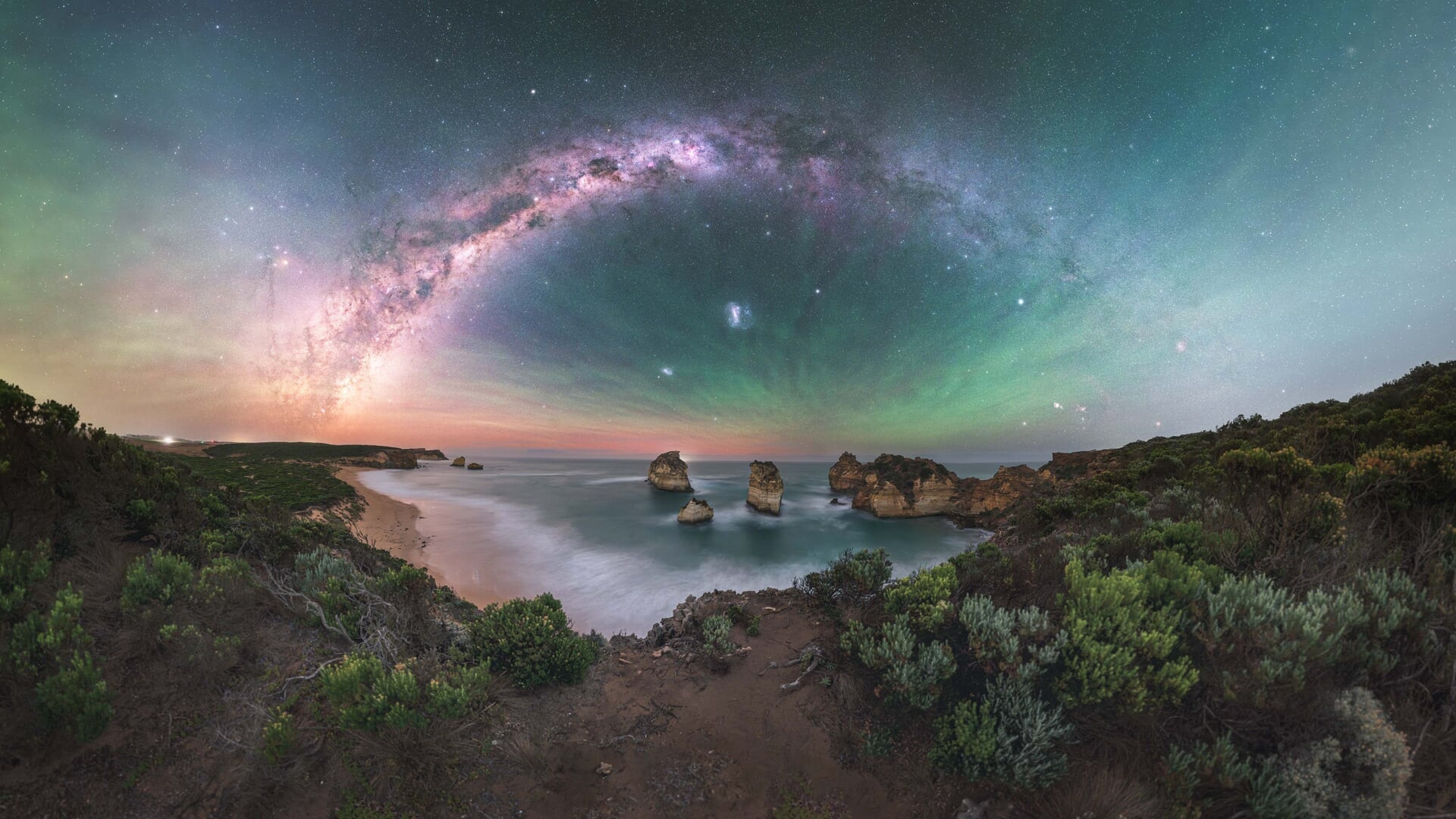 A fotografia da Via Láctea no litoral foi tirada em Great Ocean Road, na Austrália