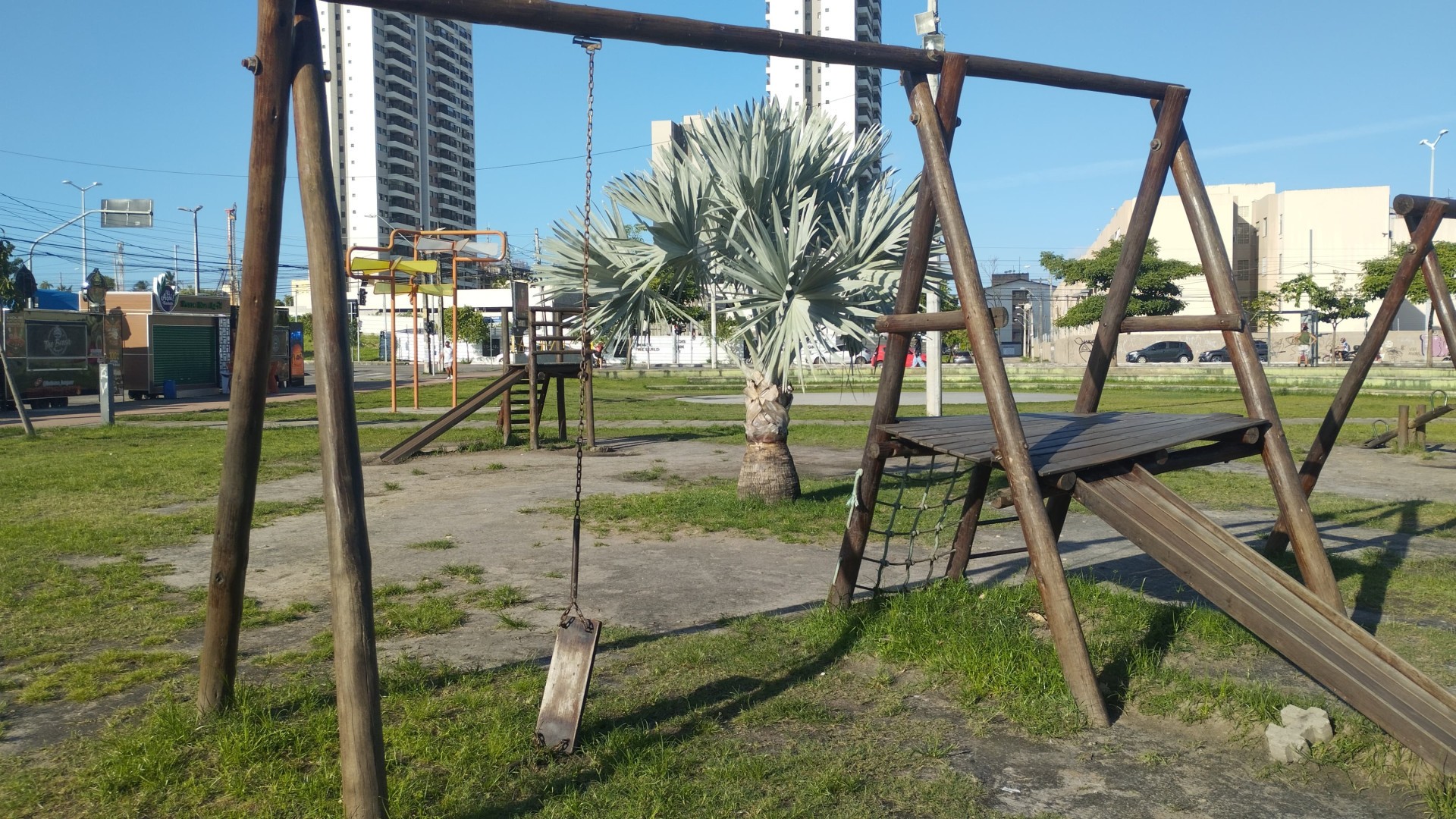 Espaço de lazer para as crianças se encontra depredado