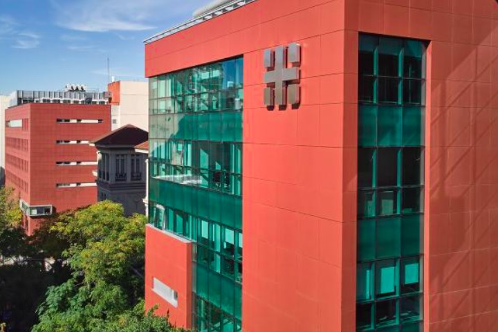 Ele foi levado primeiro ao Hospital Santojanni e, depois de algumas horas, transferido para o Hospital Italiano de Buenos Aires. Lá, recebeu um tratamento para aliviar a pressão na coluna.