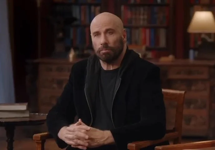 Esta série ficou no ar de 1975 a 1979. Não tinha Travolta no papel principal, mas ali ele ficou nacionalmente famoso, o que lhe abriu ainda mais portas. Em 76, por exemplo, participou de Carrie, dirigido por Brian de Palma. 