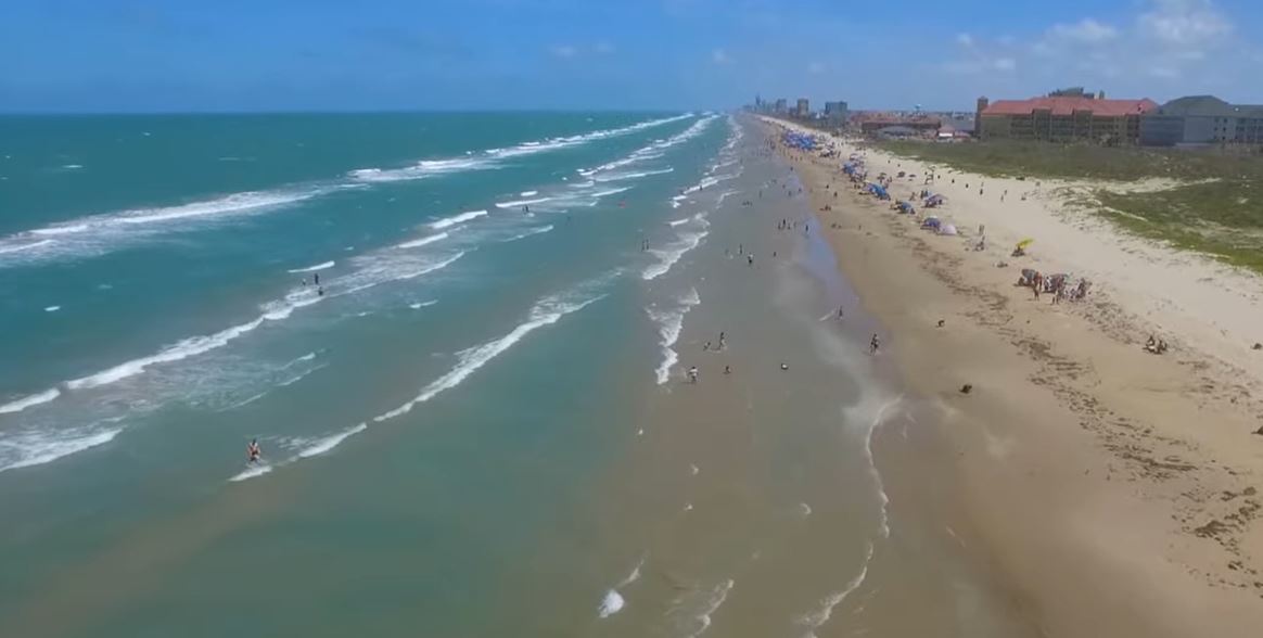 A Island Beach está localizada na costa de Padre Island, que é a maior das ilhas de barreiras do Texas e a mais longa dos Estados Unidos. A  praia se destaca por sua areia branca e por ser o berço de diversas espécies de tartarugas marinhas.