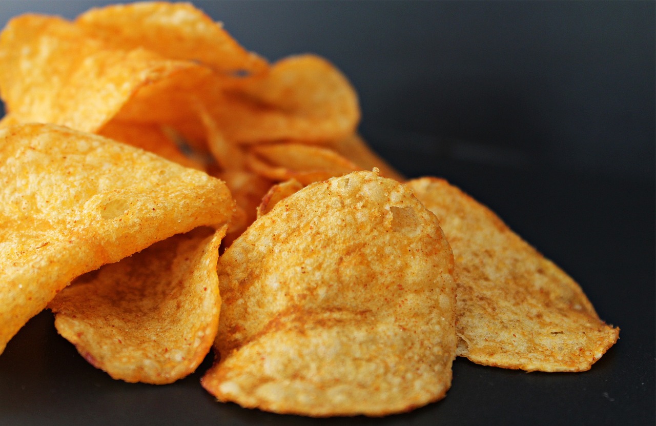 Batata chips refere-se ao produto da preparação culinária de fatias finas e onduladas de batata que foram fritas ou cozidas até ficarem crocante. 
