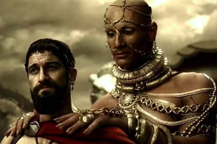 No entanto, foi sua atuação como o rei persa Xerxes no épico 300 (2006) que o consolidou como um nome forte no cinema internacional. 