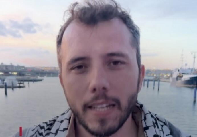 Sabíamos dos riscos dessa viagem. O objetivo era chegar a Gaza. Mas não desobedecemos nenhuma lei, não fizemos nada de errado, declarou Greta. No barco, havia também o ativista brasileiro Thiago Ávila (foto), de 38 anos. Ele é cofundador do movimento Bem Viver e ex-candidato a deputado federal pelo PSOL.

