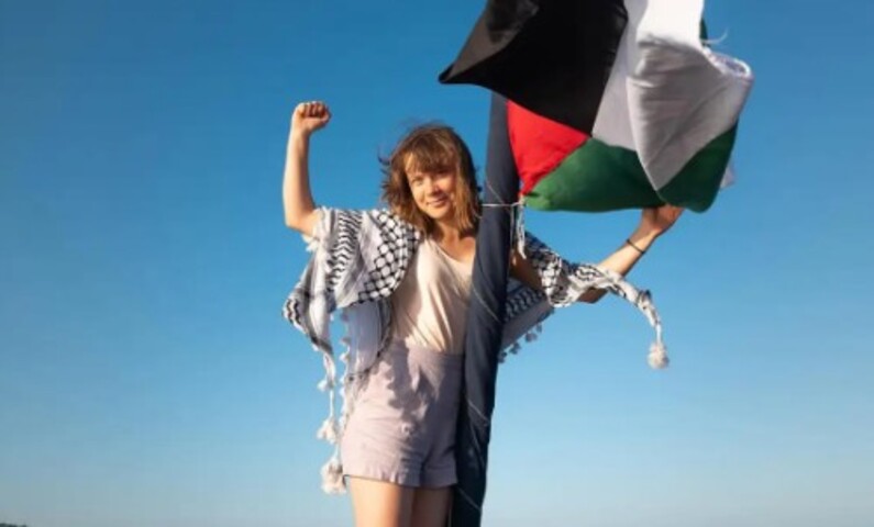 Greta Thunberg, que partiu para a Suécia em um avião que decolou de Tel Aviv, acusou o governo de Israel de sequestro. “Nós fomos sequestrados em águas internacionais e levados contra nossa própria vontade para Israel”, afirmou a ativista no aeroporto Charles de Gaulle, em Paris, na França, onde seu voo fez uma conexão.
