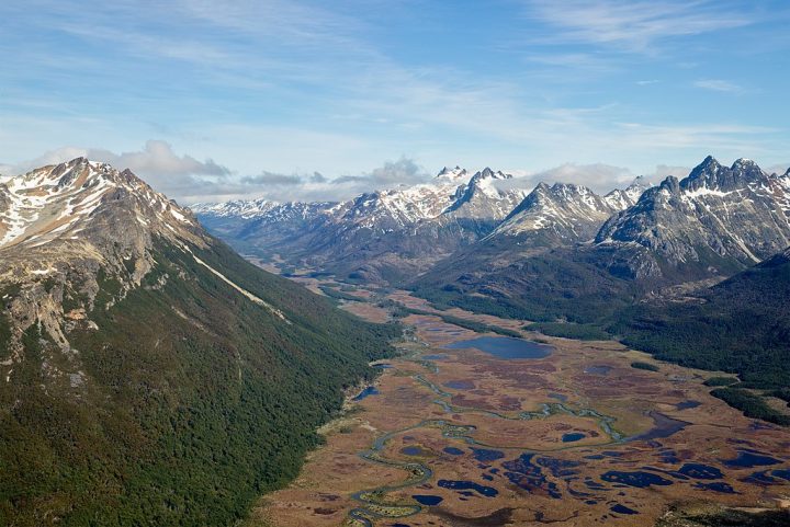 Na Argentina, a Patagônia é composta por cinco províncias principais: Neuquén, Río Negro, Chubut, Santa Cruz e Tierra del Fuego (foto). 