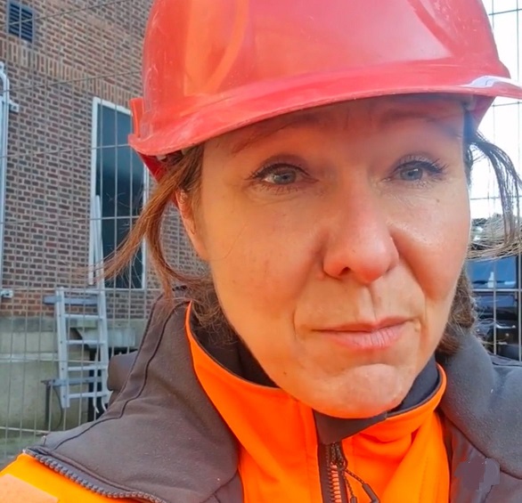 O piso de ladrilhos mostra desgaste significativo devido ao uso extensivo. A inclusão de ossos pode ter sido uma solução econômica, ou eles podem ter servido a um propósito relacionado ao comércio ou atividade conduzida aqui, afirmou a arqueóloga líder.