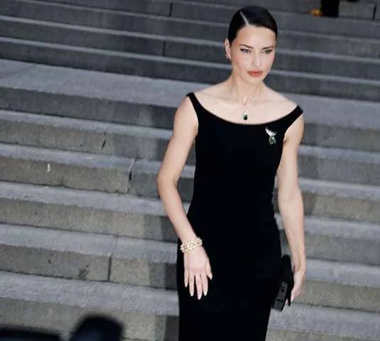 Nascida em Salvador, capital da Bahia, no bairro de Castelo Branco, Adriana Lima é também atriz e empresária. Ela segue em atividade nas passarelas mundo afora. Veja a seguir detalhes de sua brilhante trajetória!

