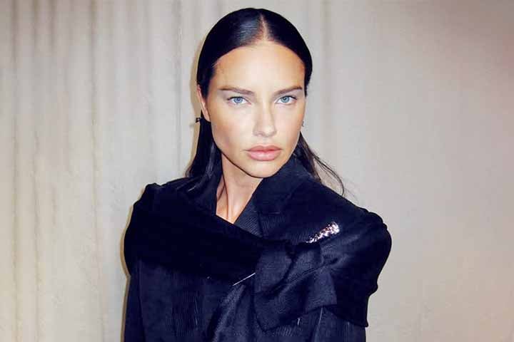A modelo brasileira Adriana Lima, de imenso sucesso internacional, completa 44 anos neste dia 12 de junho. 
