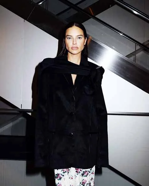 Em 1999, a modelo brasileira fez seu primeiro desfile da grife Victoria’s Secret. Na época, ela assinou contrato para ser uma Angel da marca americana - vínculo que durou até 2018.
