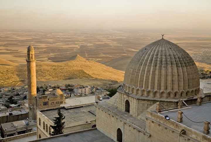 Vale destacar que a cerveja já era conhecida pelos antigos sumérios, egípcios, mesopotâmios e iberos, remontando, pelo menos, a 6 000 a.C. Afinal, a agricultura surgiu na Mesopotâmia em um período entre a revolução do Neolítico e a Idade dos Metais. 