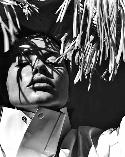 No ano seguinte, Adriana partiu do Brasil para Nova York, onde assinou contrato com a agência Elite Model Management. 
