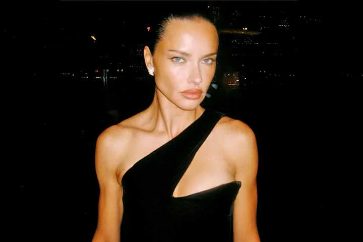 Em outubro de 2024, ela reapareceu de forma triunfal nas passarelas no “Victoria’s Secret Fashion Show”, em Nova York. 

