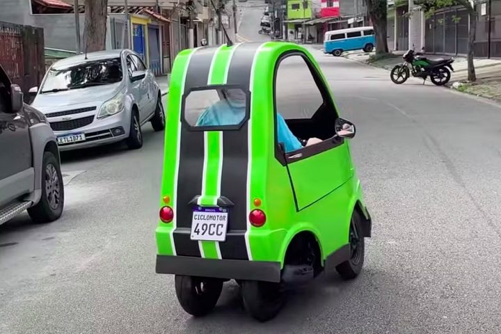 Seu projeto mais recente, o Nanico P50, viralizou nas redes sociais por seu tamanho extremamente reduzido.