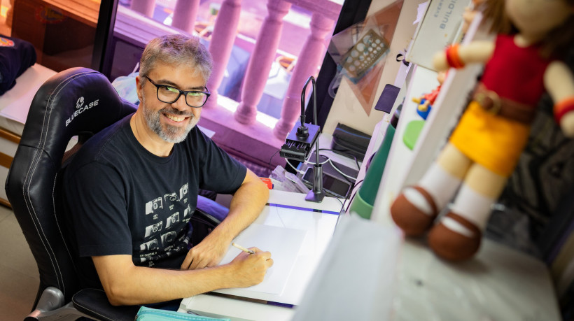 Vencedor de quatro pr&ecirc;mios HQ Mix, Daniel Brand&atilde;o publica a tirinha "Os Mundos de Liz" no jornal O POVO e j&aacute; trabalhou com empresas internacionais como DC Comics, Marvel e Dark Horse