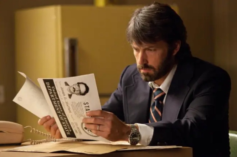 Argo (2013)
Dirigido por Ben Affleck, estrelado por Ben Affleck, Bryan Cranston e Alan Arkin.
Durante a crise dos reféns no Irã, um agente da CIA cria um falso filme de ficção científica para resgatar diplomatas americanos em Teerã. 