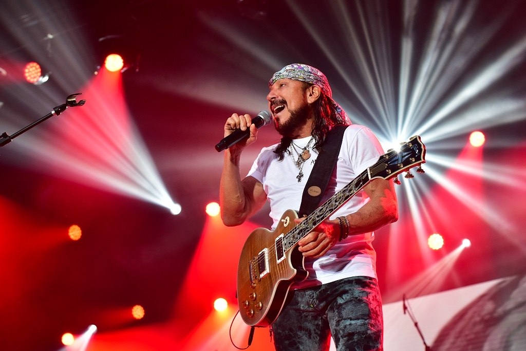 Em 4 de março de 2014, Bell se lançou em carreira solo, que dura até os dias de hoje. Na época, iniciou com o bloco Vumbora?!, no circuito Barra-Ondina, em Salvador. O artista segue firme e forte, quase 45 anos após a estreia em um trio elétrico, o Tapajós, no bloco Traz os Montes.