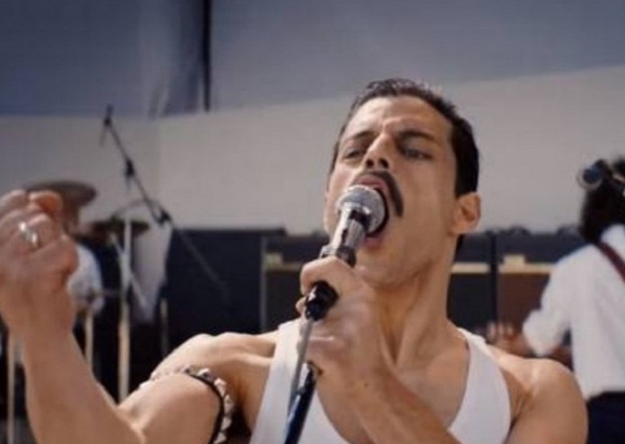 Bohemian Rhapsody (2019)
Dirigido por Bryan Singer, estrelado por Rami Malek, Lucy Boynton e Gwilym Lee.
A cinebiografia de Freddie Mercury e da banda Queen, destacando a ascensão meteórica e os desafios pessoais do icônico vocalista. 