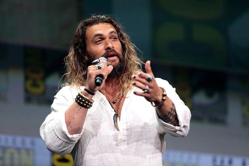 Entre outros filmes que Jason Momoa já interpretou na carreira estão a comédia “Sugar Mountain” (2014), o suspense “Lobos” (2014) e o terror “Debug (2014). 
