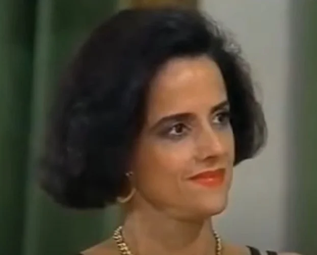 Após retornar ao Brasil no final da década de 1970, Marieta Severo participou de diversas produções de destaque na televisão, como Que Rei Sou Eu? e Deus nos Acuda.