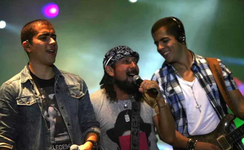 No ano anterior, lançou o Tiranossauro Rex, o mais sofisticado trio elétrico do país. Batizado como o Predador da Tristeza, o novo trio da banda Chiclete com Banana teve um design arrojado e futurista.