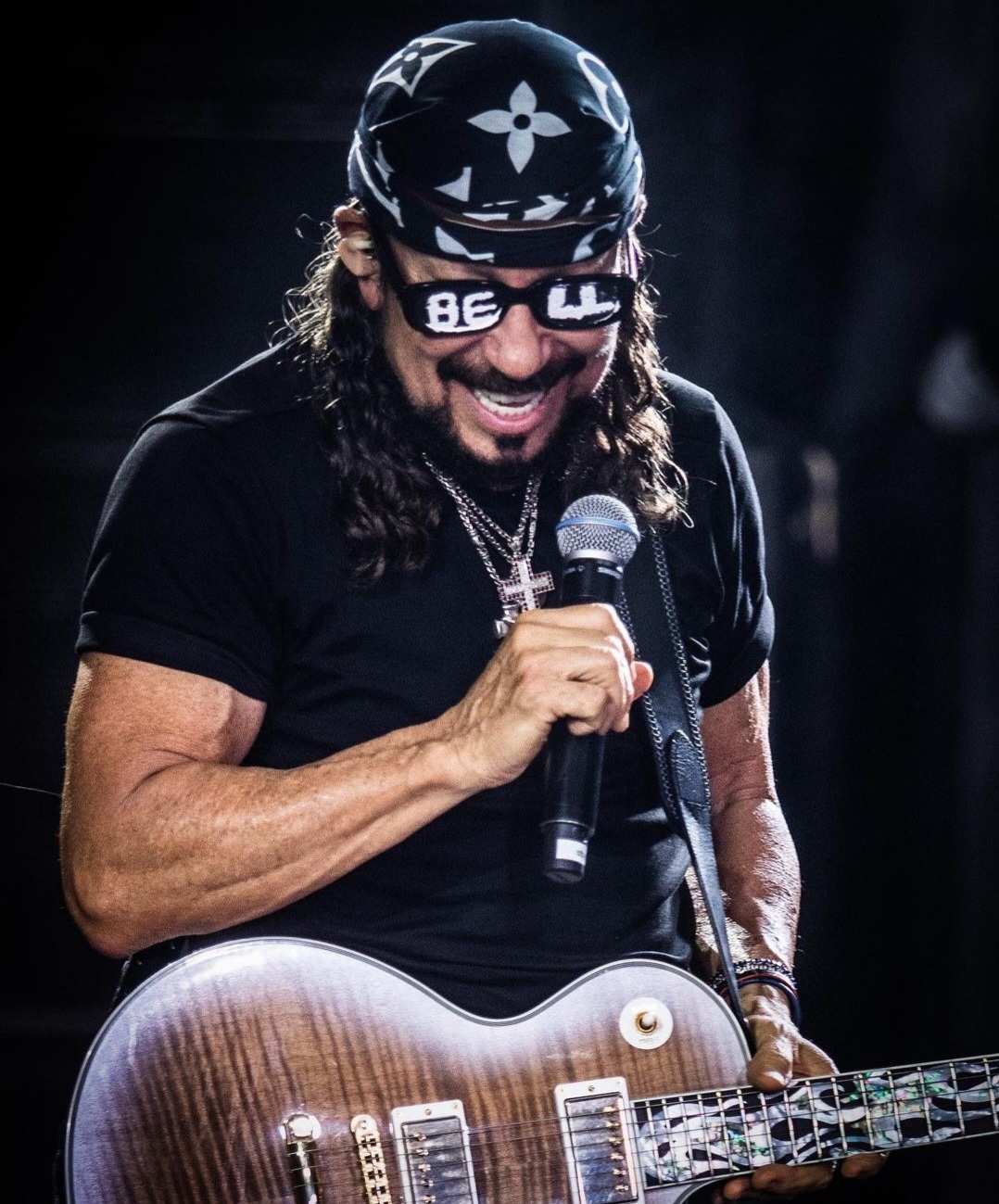 Em 2025 Bell Marques completa 11 anos de carreira solo e segue sendo um dos artistas que mais se apresentam na folia tradicional baiana. O artista demonstra disposição, sendo um dos pioneiros no carnaval de Salvador.