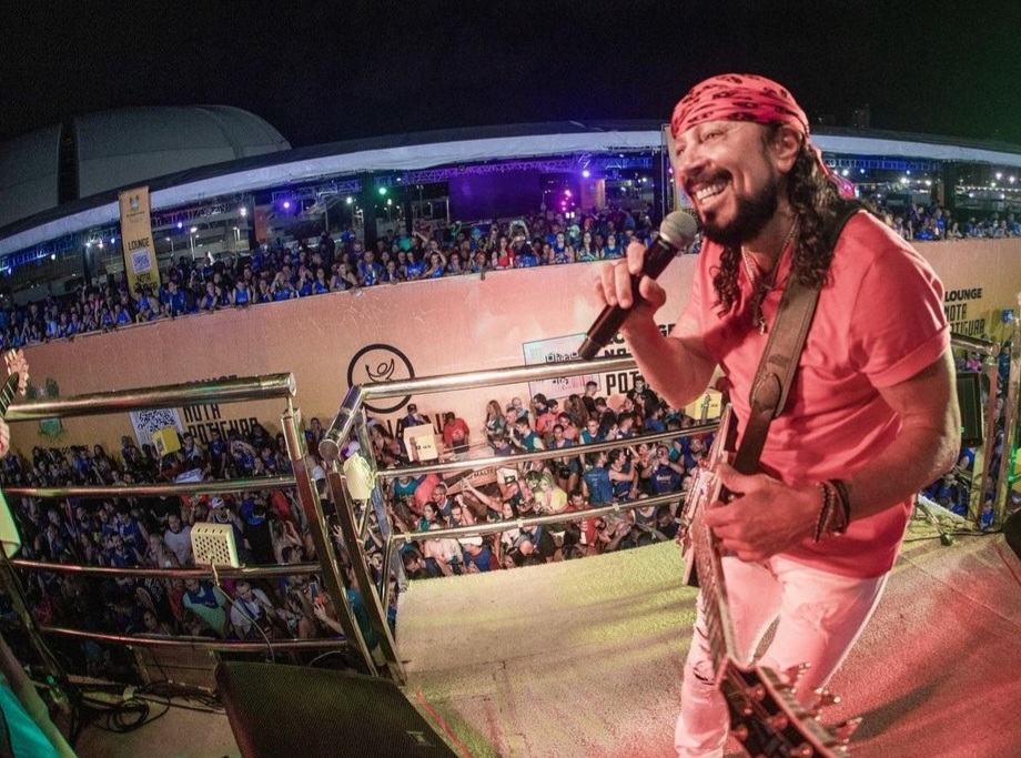 O cantor baiano Bell Marques tem 72 anos, mas continua com uma intensa agenda de shows pelo Brasil . Em entrevista à GQ, ele disse como consegue manter a energia.  