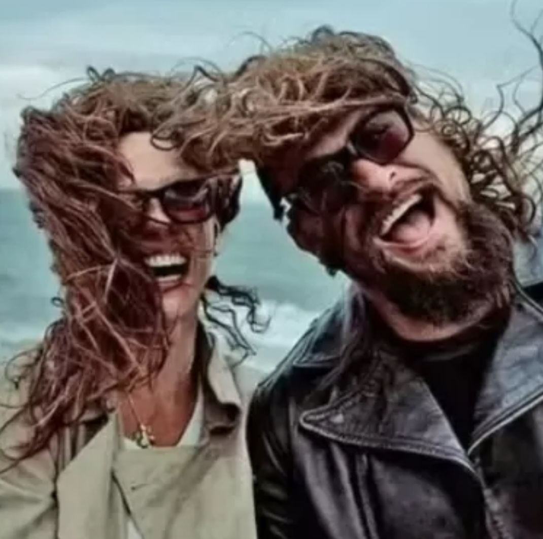 Jason Momoa e Adria Arjona trabalharam juntos no filme Justiça em Família, em 2021. Em maio de 2024, durante participação no Basingstoke Comic Con, ele disse que em breve revelaria sua namorada. E assim fez.