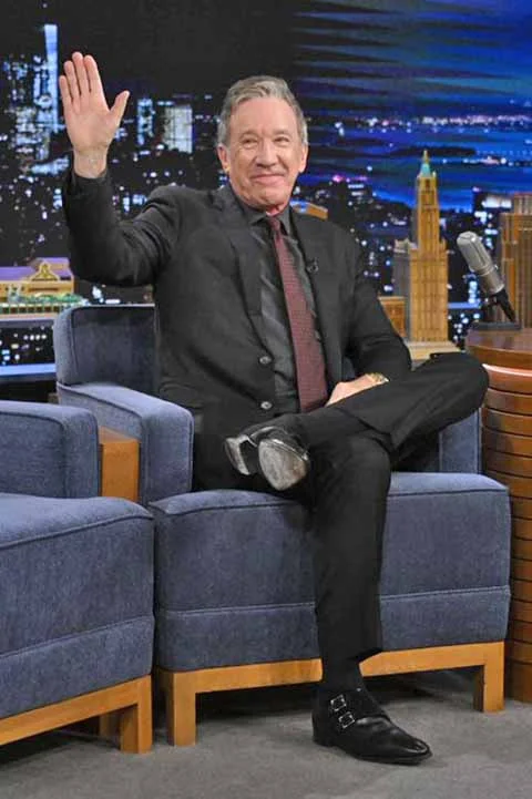 Em 1994, ele ainda lançou o livro autobiográfico “Don’t Stand Too Close to a Naked Man”, que liderou a lista de mais vendidos do jornal “The New York Times”. 
