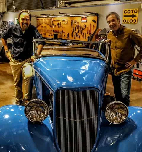 Uma curiosidade da vida pessoal de Allen é que o ator nutre enorme paixão por carros, ostentando uma coleção, com modelos raros dos anos 40, 50 e 60 em seu acervo. 
