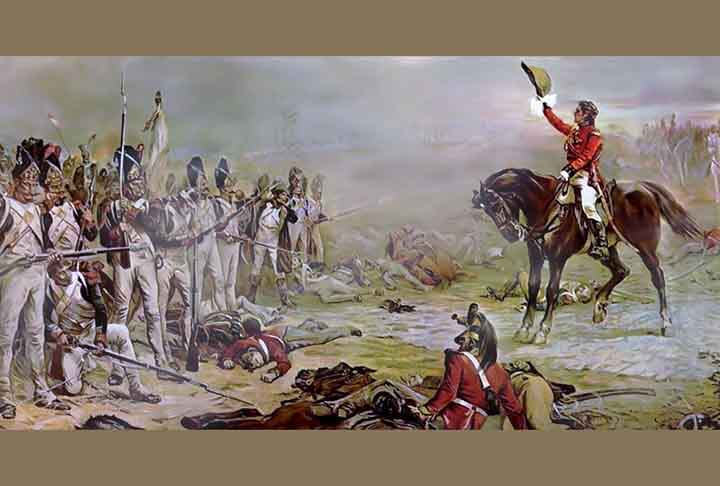 Após a queda do imperador, em 18 de junho de 1815, na famosa Batalha de Waterloo, Caetano Lopes de Moura permaneceu na Europa, retornou ao Brasil apenas em 1846,  quando tinha 67 anos de idade. O médico perdeu prestígio e chegou a passar sérias necessidades, até que recebeu ajuda do imperador Dom Pedro II e recebeu uma pensão vitalícia do estado brasieliro. Ele morreu aos 81 anos.
