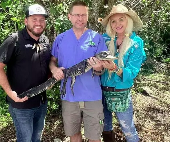 O animal foi batizado de Jawlene (em referência à música Jolene, de Dolly Parton, com um trocadilho com a palavra jaw, que significa mandíbula em inglês).