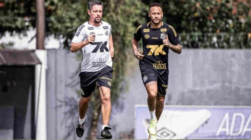 Treinador revelou expectativas para saber o futuro do craque não quis falar sobre reforços para o segundo semestre