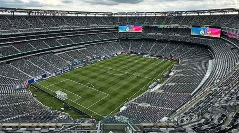 Com reclamações na NFL, a liga de futebol americano, MetLife Stadium troca de gramado para receber a estreia dos tricolores