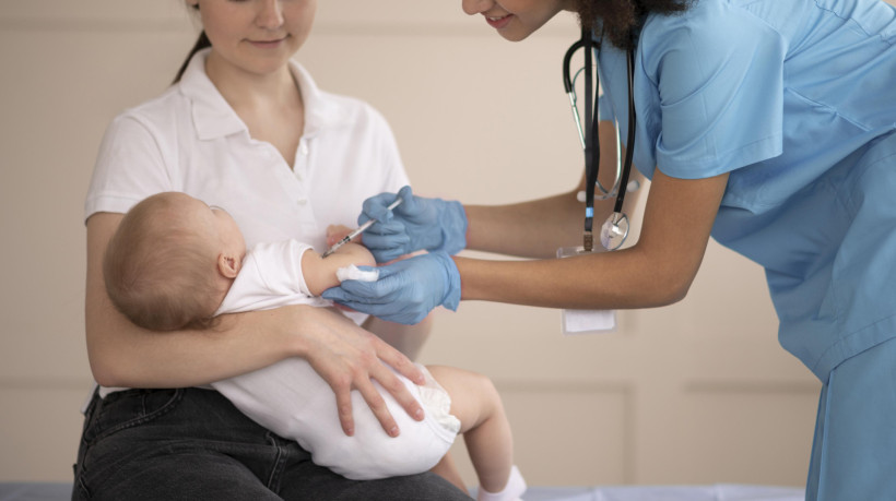 A dose zero é uma estratégia de prevenção padrão, que o Ministério da Saúde preconiza sempre que há risco elevado de reintrodução do vírus do sarampo no Brasil. Saiba mais