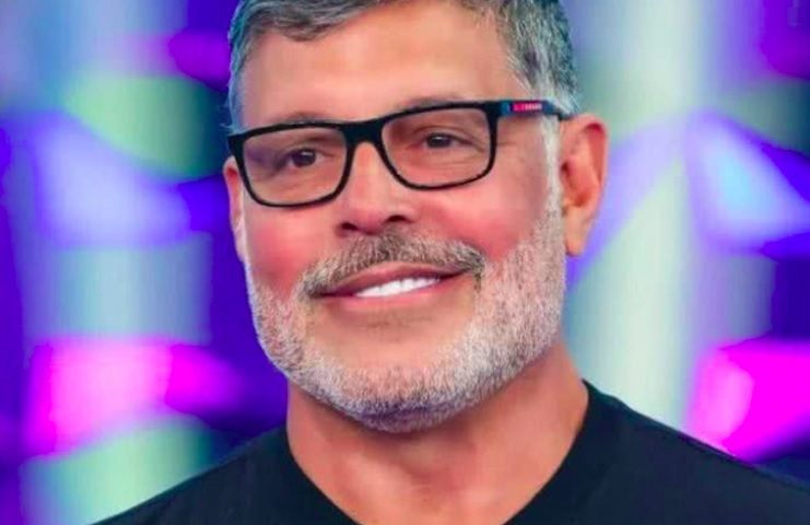 Entre 1999 e 2006, Frota chegou a posar nu cinco vezes para revistas masculinas.