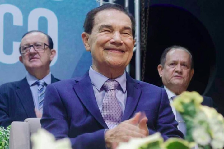 Chamado de embaixador da paz, Divaldo realizou mais de 20 mil palestras em 71 países e mais de 2.500 cidades.